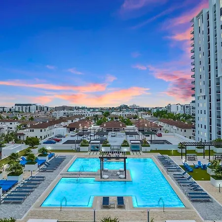 Stylish Studio With Pool View At The Heart Of Downtown Doral